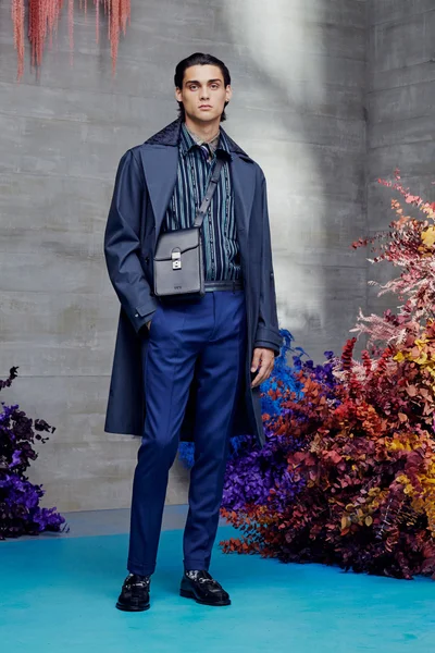 Look 17
